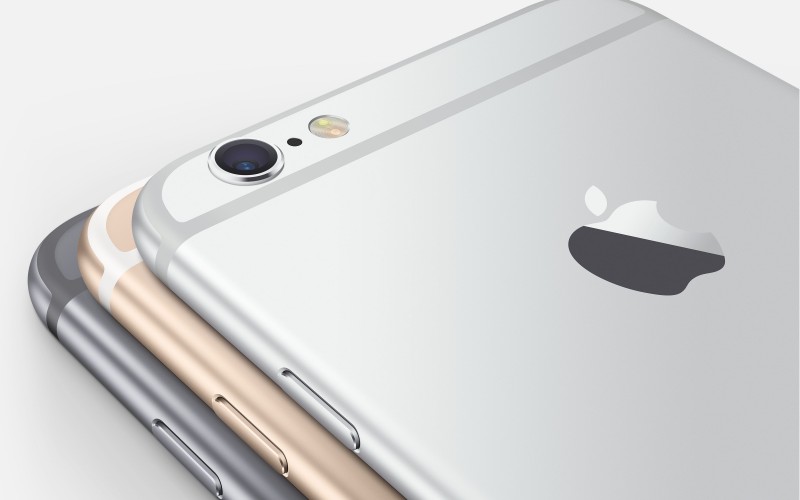 Apple регистрира голямо търсене на батерии за старите iPhone-и