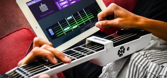 Jamstik ни учи как да свирим на китара като професионалисти