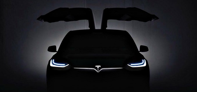 Новия Tesla Model X е с бутон за „защита от биологично оръжие“