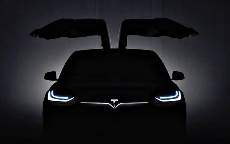 Новия Tesla Model X е с бутон за „защита от биологично оръжие“