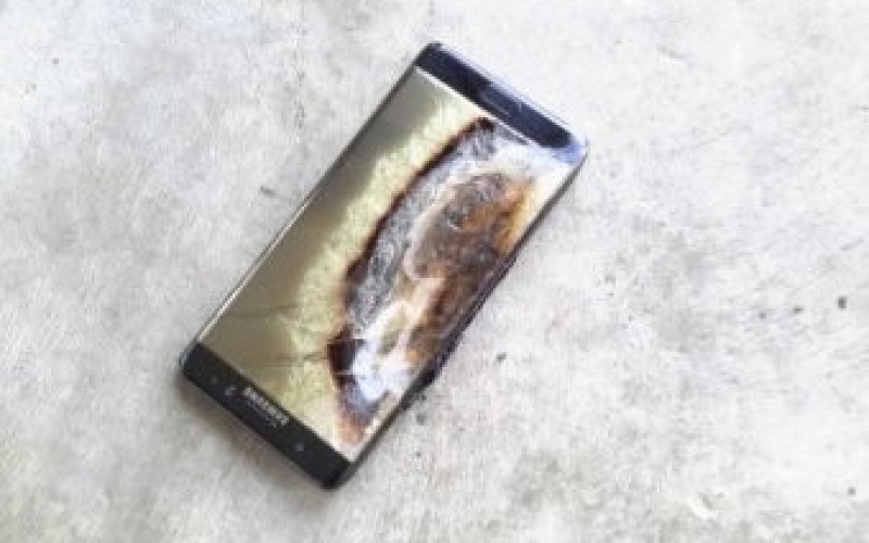 Galaxy Note 7: Samsung съобщи, че вътрешно късо съединение в батерията е причина за запалените телефони