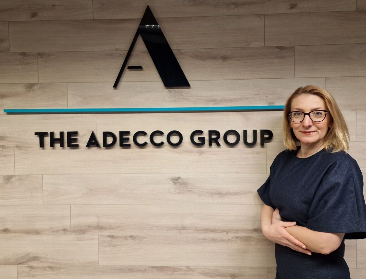 Проучване на Adecco Group: Компаниите поставят нереалистични очаквания към служителите за работа с AI