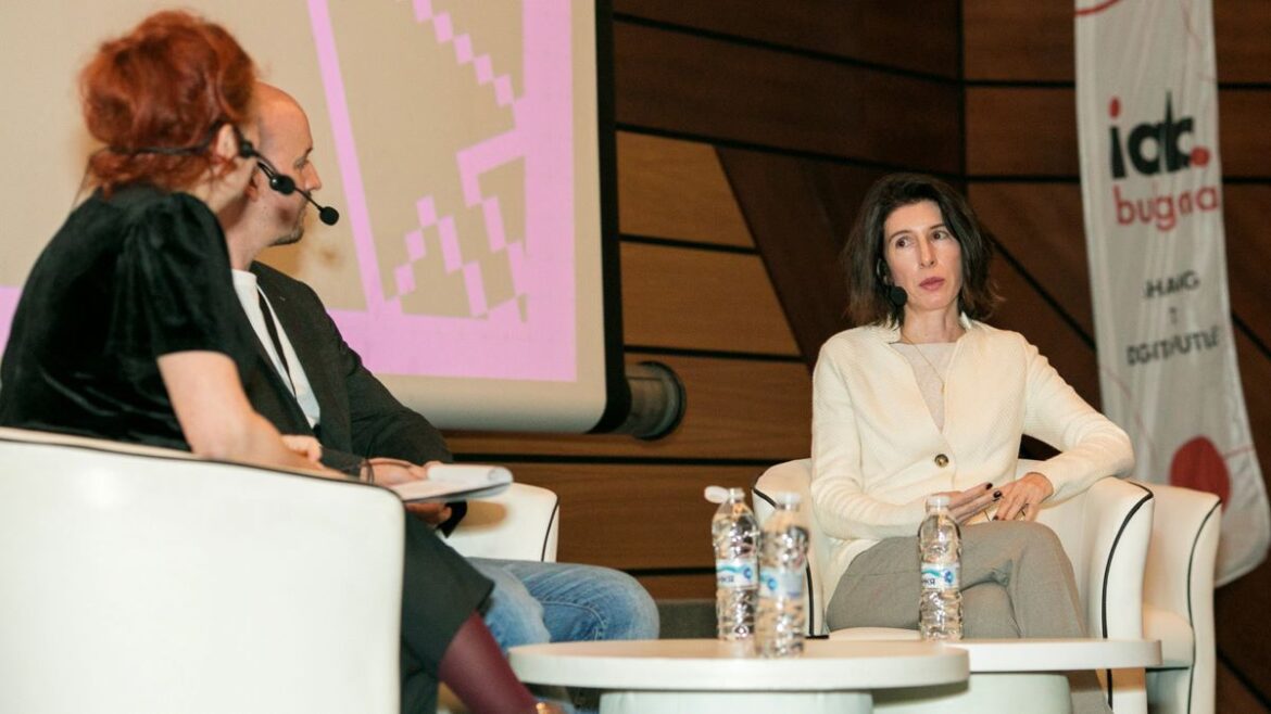 В света на алгоритмите са успешни брандовете, които звучат човешки